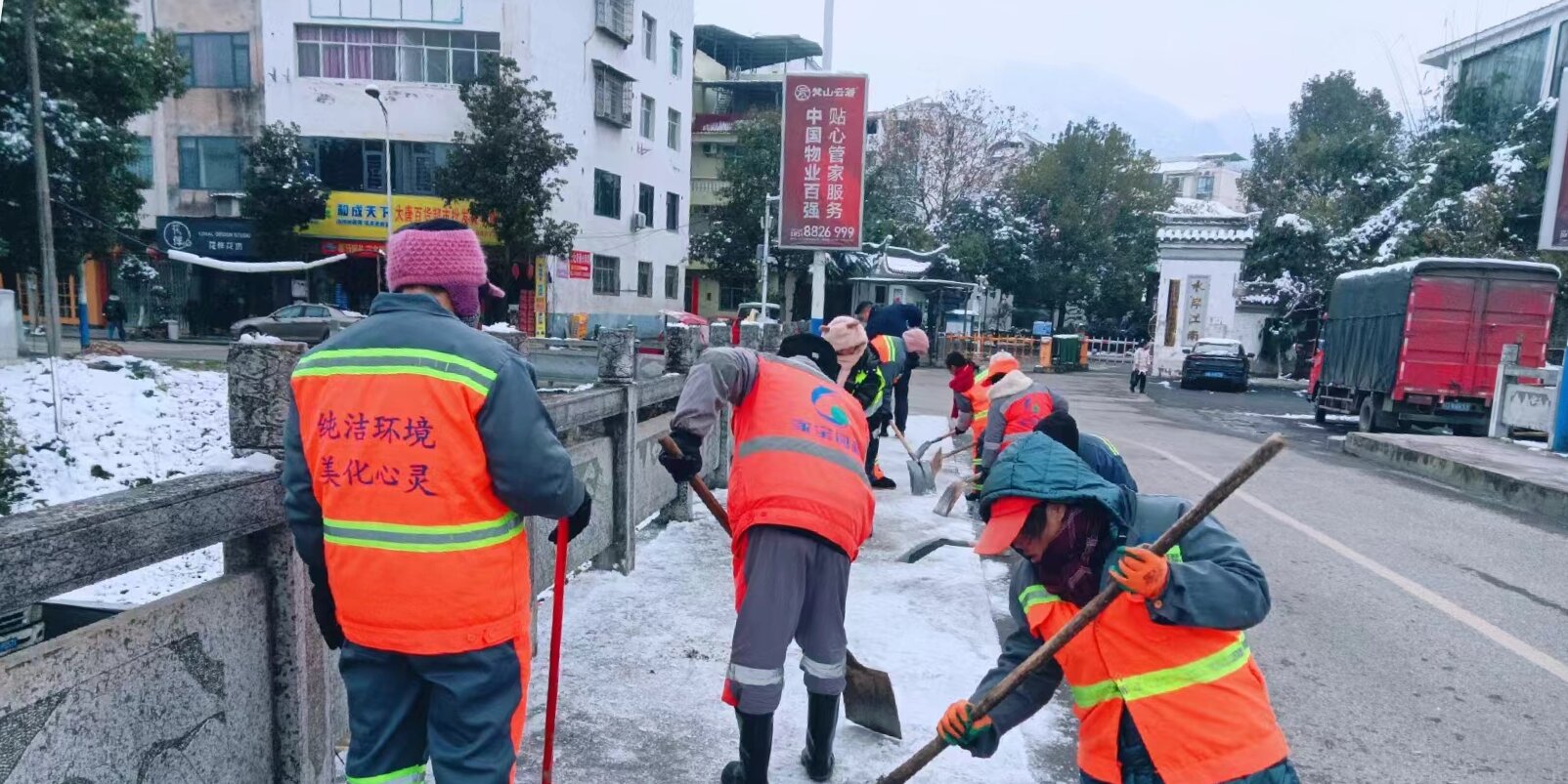 貴州銅仁：以雪為令！全力以赴除冰雪保暢通