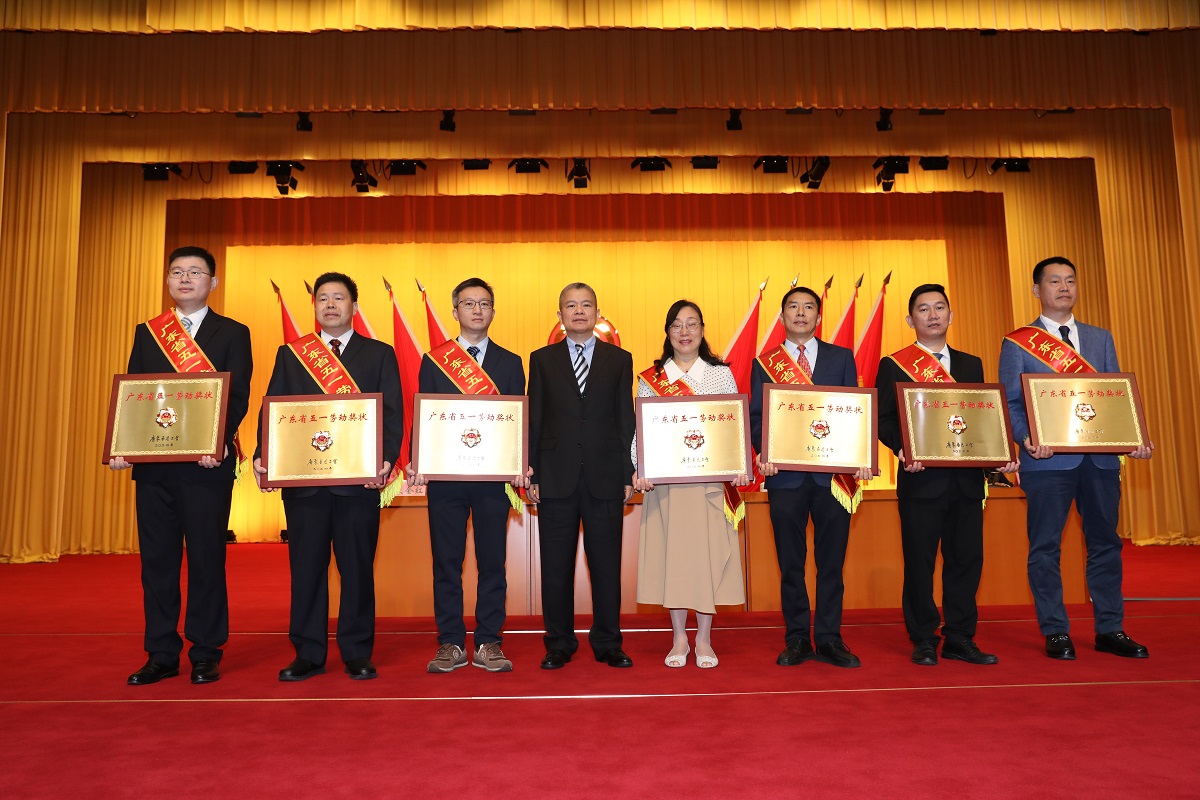 祝賀！東莞這家環(huán)衛(wèi)企業(yè)榮獲“廣東省五一勞動(dòng)獎(jiǎng)狀”